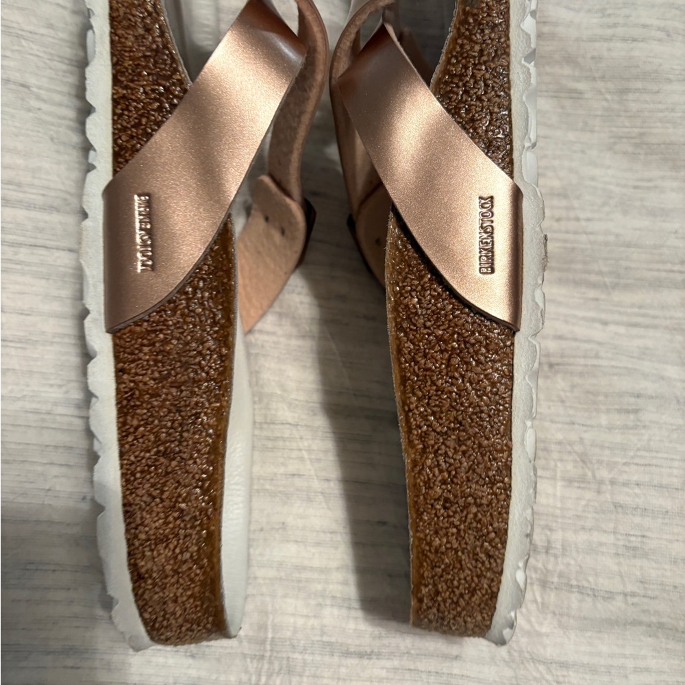 Birkenstock Women’s Yao Metallic Rose Gold Sandals, size 39 (US 8.5/9) - Picture 12 of 14